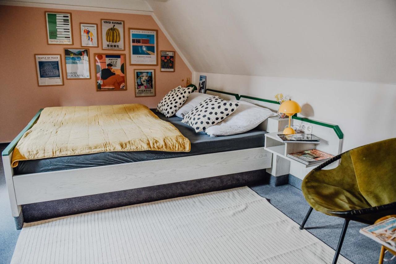 Sleepart Room For 3 첼레 외부 사진